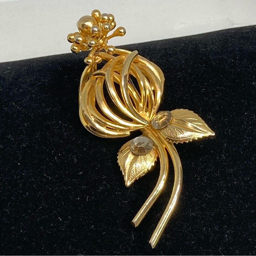 Vintage MCM Gold Tone Flower Brooch with Rhinestones Warner New York